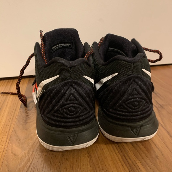 Kyrie friends basketball shoe - Picture 2 of 5